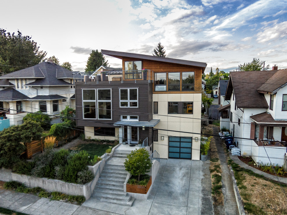 Mittelgroßes Modernes Haus mit Mix-Fassade, grauer Fassadenfarbe und Pultdach in Seattle
