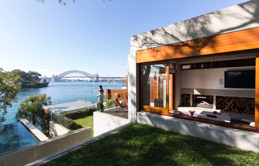 Großes, Zweistöckiges Modernes Einfamilienhaus mit Betonfassade, grauer Fassadenfarbe, Flachdach und Blechdach in Sydney