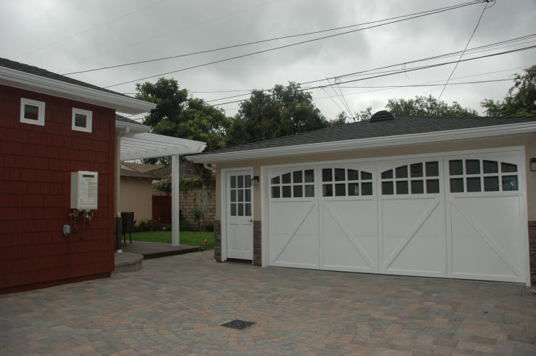 Design ideas for a traditional garage in Los Angeles.