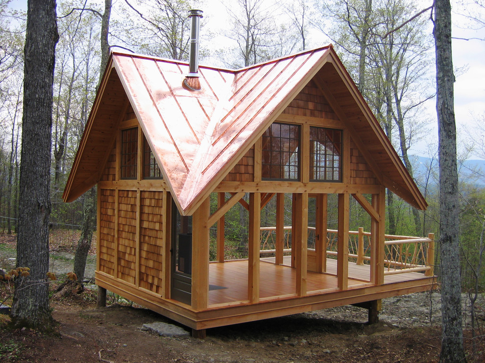 Cette image montre une façade de maison chalet.