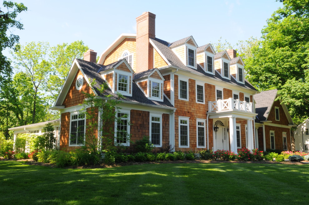 Example of a mid-sized classic brown three-story wood house exterior design in Cincinnati with a gambrel roof and a shingle roof