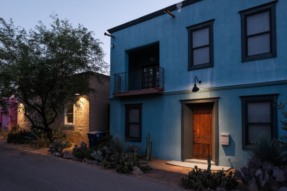 Modelo de fachada de casa bifamiliar azul de estilo americano pequeña de dos plantas con revestimiento de adobe y tejado de varios materiales