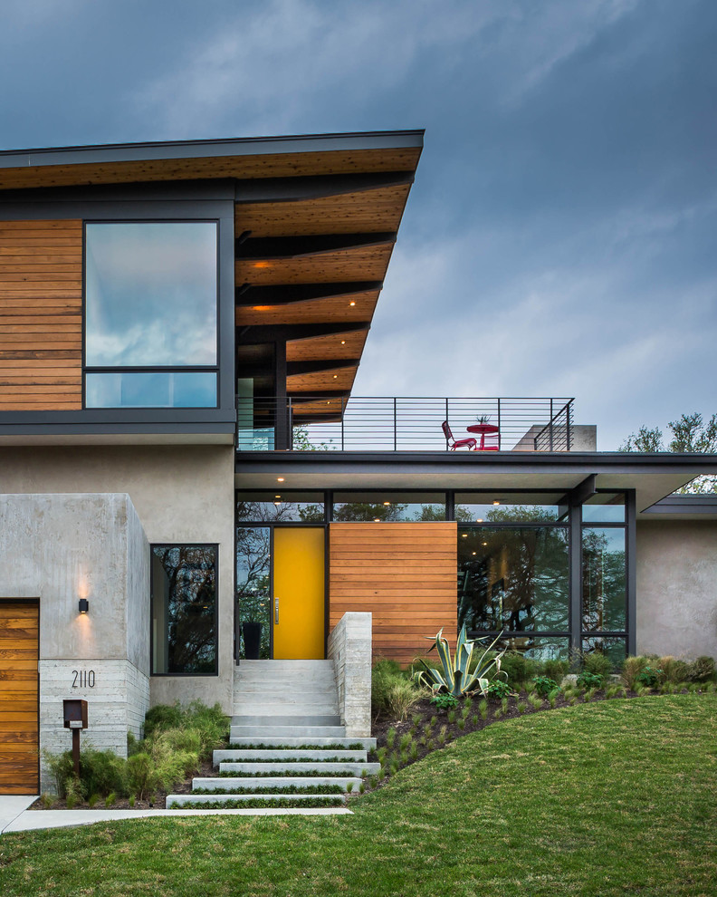 Photo of a contemporary two floor house exterior in Austin.