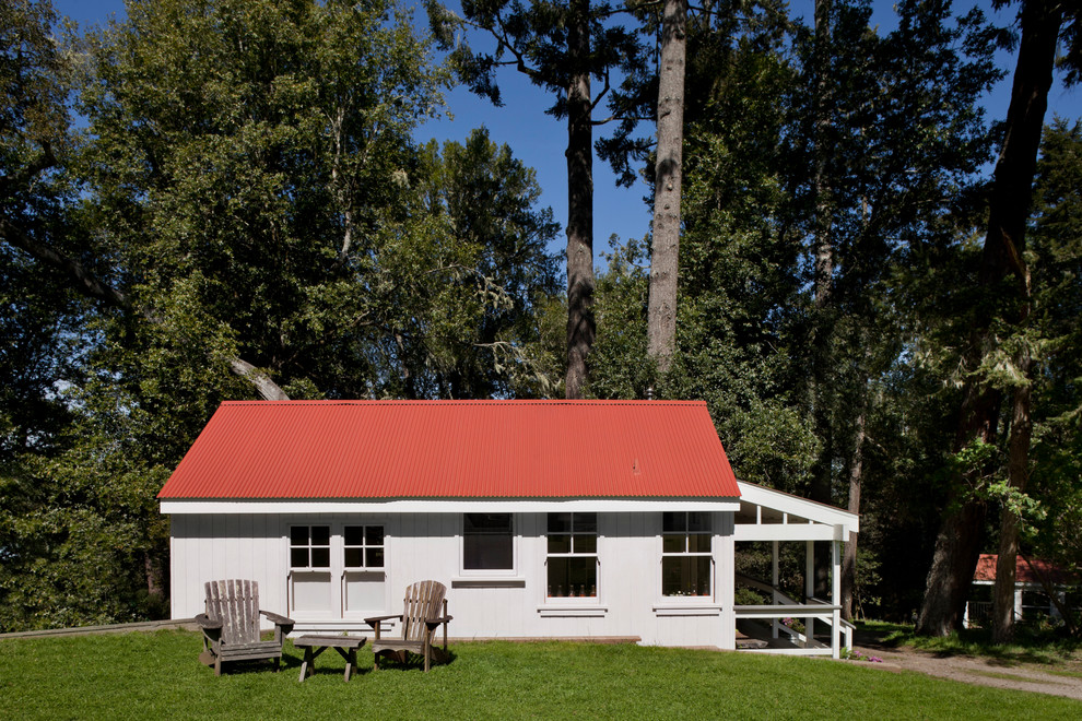 Country white one-story exterior home idea in San Francisco