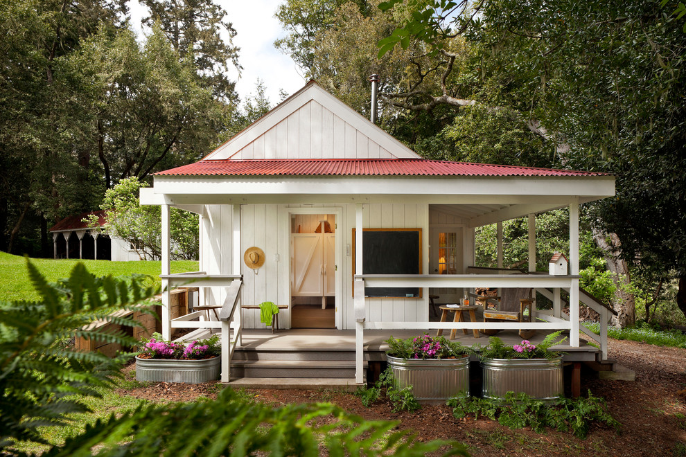 Example of a farmhouse white one-story tiny house design in San Francisco