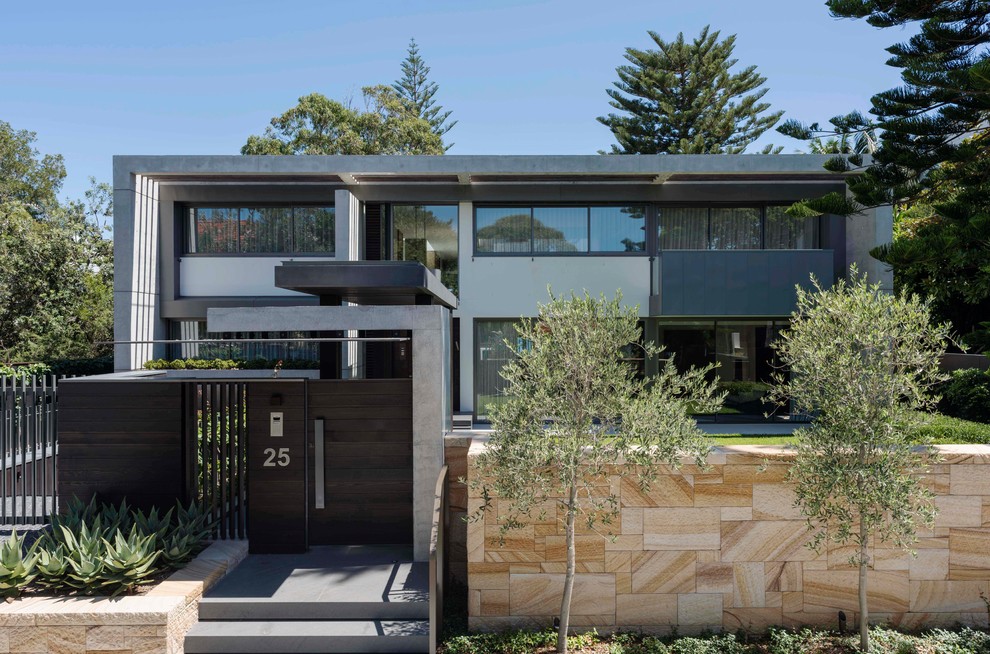 Diseño de fachada de casa gris moderna de dos plantas con revestimiento de hormigón y tejado plano