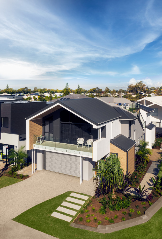 Zweistöckiges Skandinavisches Einfamilienhaus mit bunter Fassadenfarbe und Satteldach in Brisbane