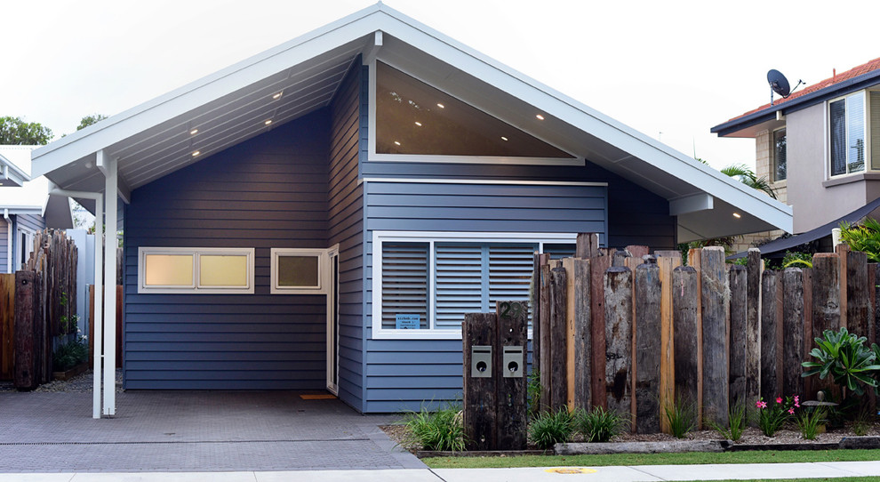 Coastal one-story mixed siding exterior home idea in Sydney