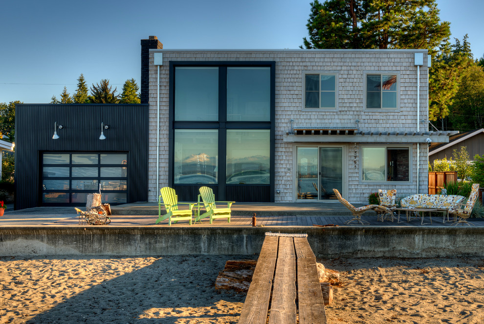 Zweistöckiges, Kleines Modernes Haus mit Flachdach und Blechdach in Seattle