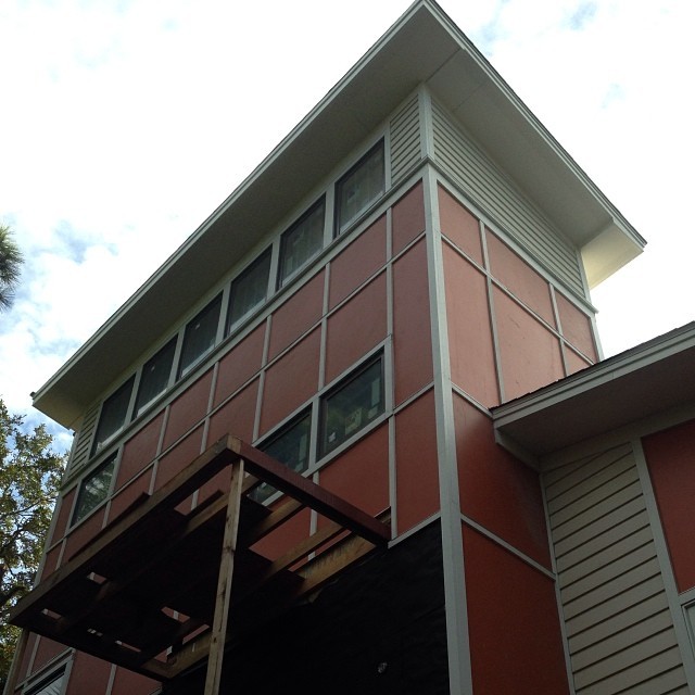 Photo of a modern house exterior in Charleston.