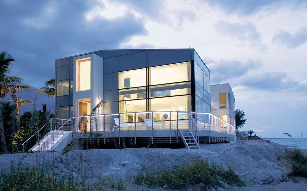 Modernes Haus mit Metallfassade in Miami