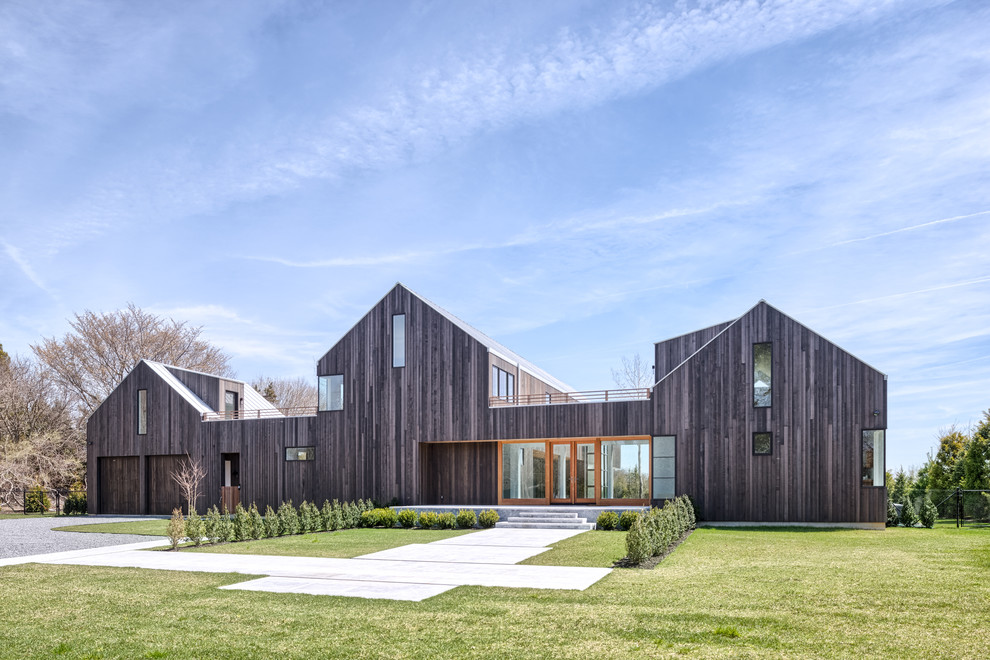 Nautical two floor detached house in New York with wood cladding and a pitched roof.