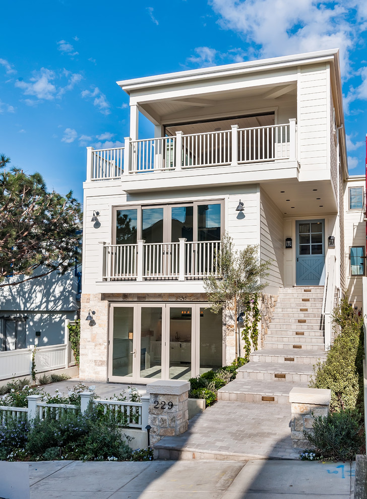 Beachy Modern Farmhouse Country Facciata San Diego di SoCal