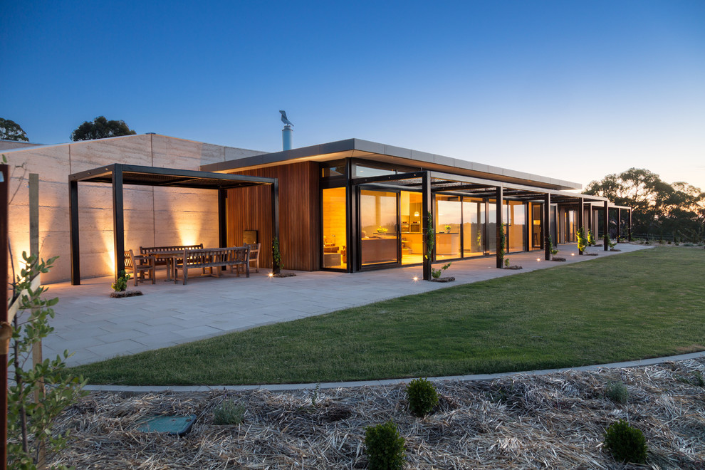 Beechworth House Contemporary Exterior Melbourne by Bryant