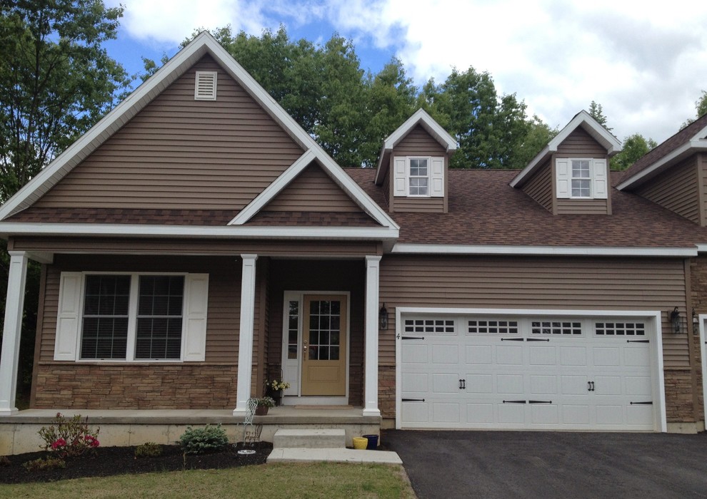 Before and after twintownhome (Before) Traditional Exterior