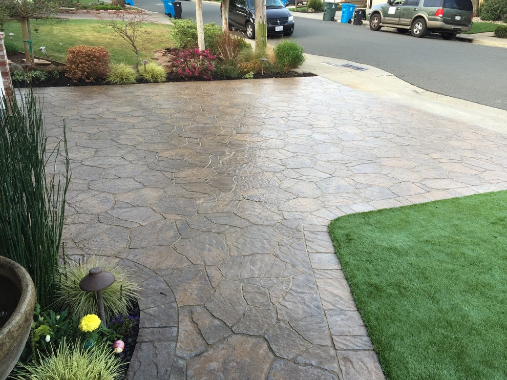 Belgard Mega Arbel Flagstone Driveway in Toscana color blend and Wet