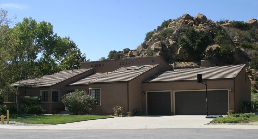 Bell Canyon Homes Built Modern Exterior Los Angeles by Oak Tree