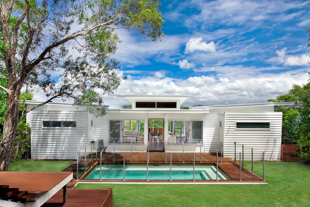 Mittelgroßes, Einstöckiges Modernes Haus mit weißer Fassadenfarbe in Sunshine Coast