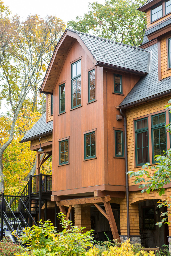 Стильный дизайн: трехэтажный, деревянный дом в стиле рустика - последний тренд