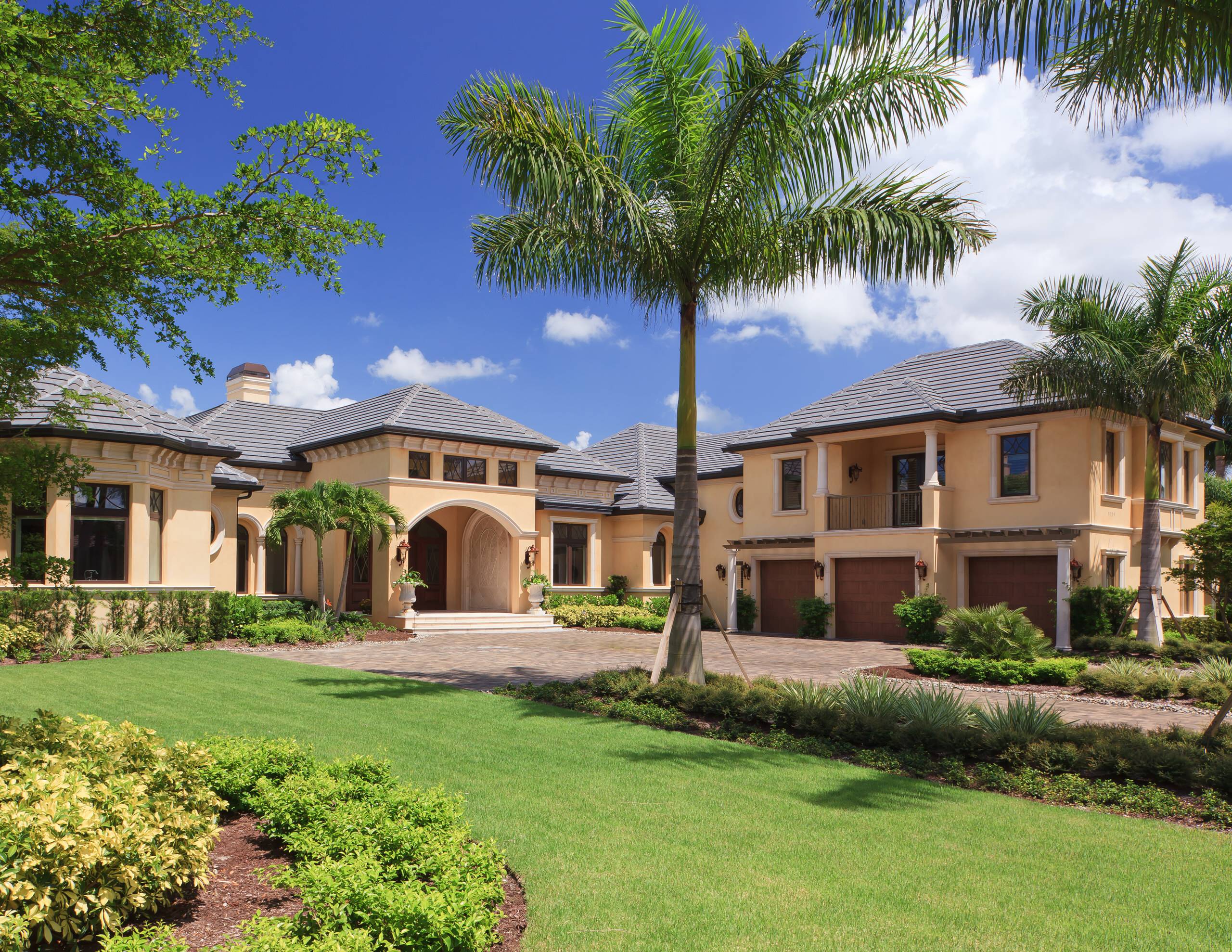 75 Beautiful Yellow Stucco Exterior Home Pictures Ideas May 2021 Houzz