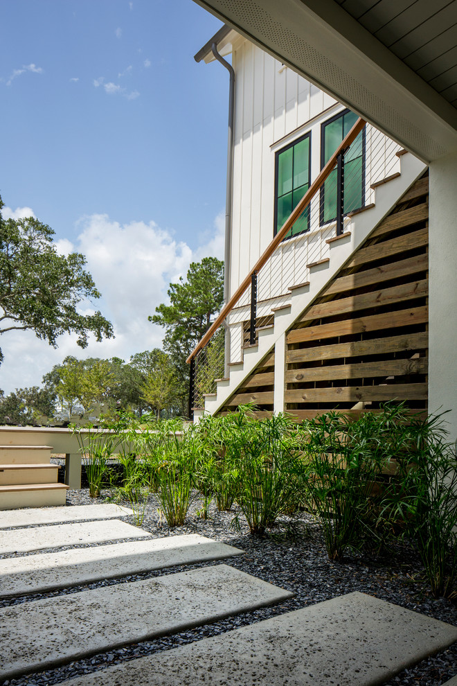 Design ideas for a farmhouse house exterior in Charleston.