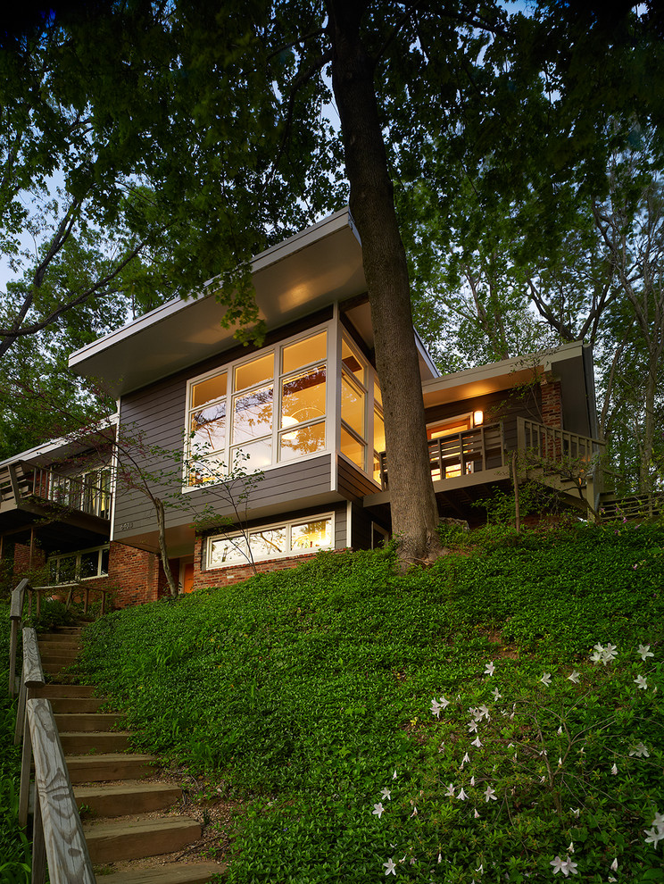 Contemporary split-level exterior home idea in DC Metro