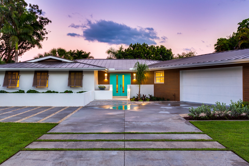 Design ideas for a medium sized and multi-coloured midcentury bungalow detached house in Tampa with mixed cladding, a hip roof and a metal roof.