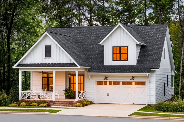 Black and White Carolina Farmhouse - Landhausstil - Häuser - Cincinnati