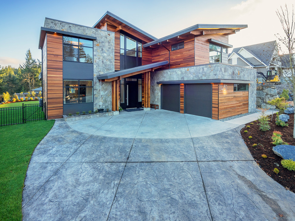 Modernes Haus mit grauer Fassadenfarbe, Pultdach und Blechdach in Vancouver