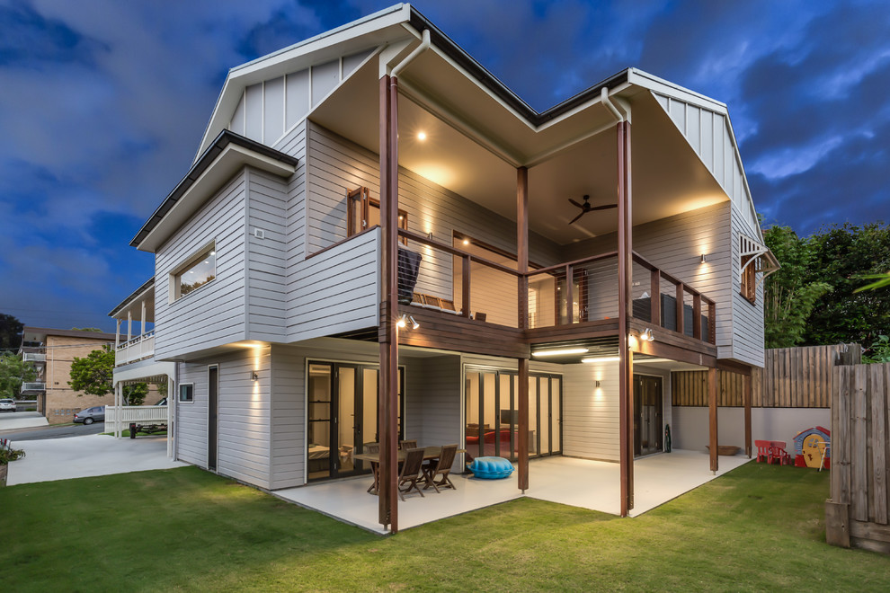 Blended Traditional & Contemporary Queenslander - Traditional ...