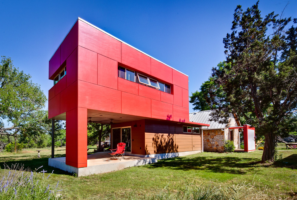Идея дизайна: красный дом в современном стиле