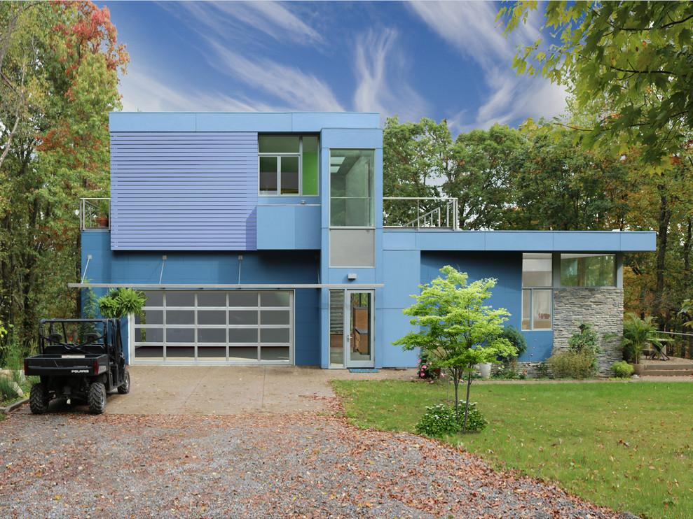 Idéer för ett modernt blått hus, med två våningar och platt tak