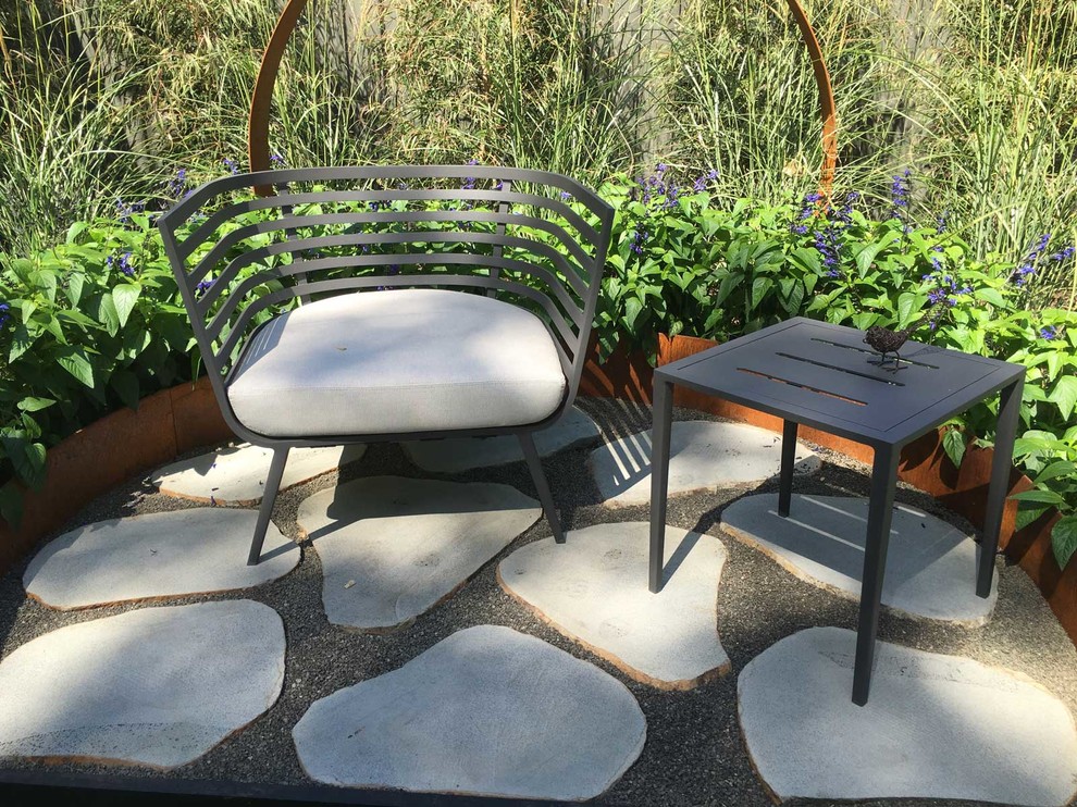 Bluestone stepping stones Traditional Exterior Melbourne by