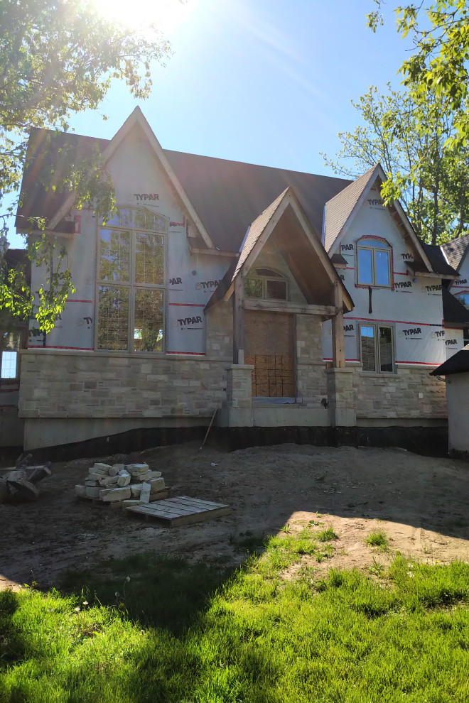 BOARD & BATTEN MAIBEC SIDING PORT PERRY, ON Traditional Exterior