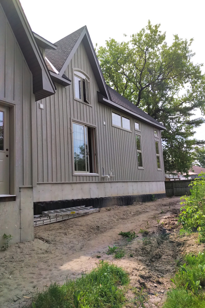 BOARD & BATTEN MAIBEC SIDING PORT PERRY, ON Traditional Exterior