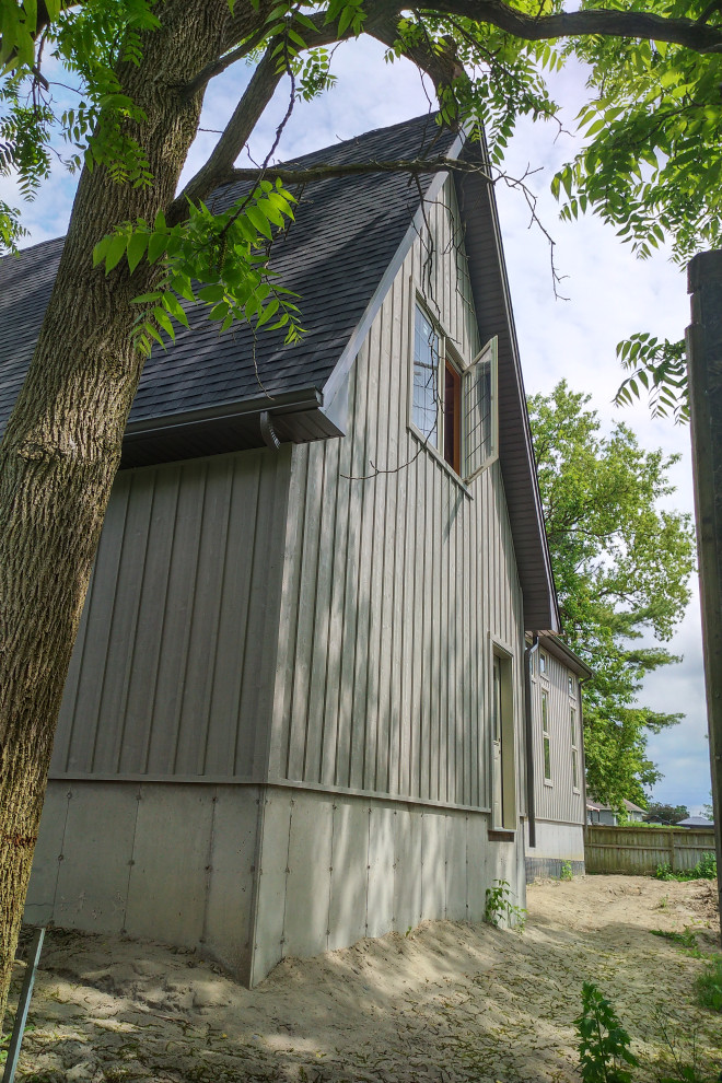 BOARD & BATTEN MAIBEC SIDING PORT PERRY, ON Traditional Exterior