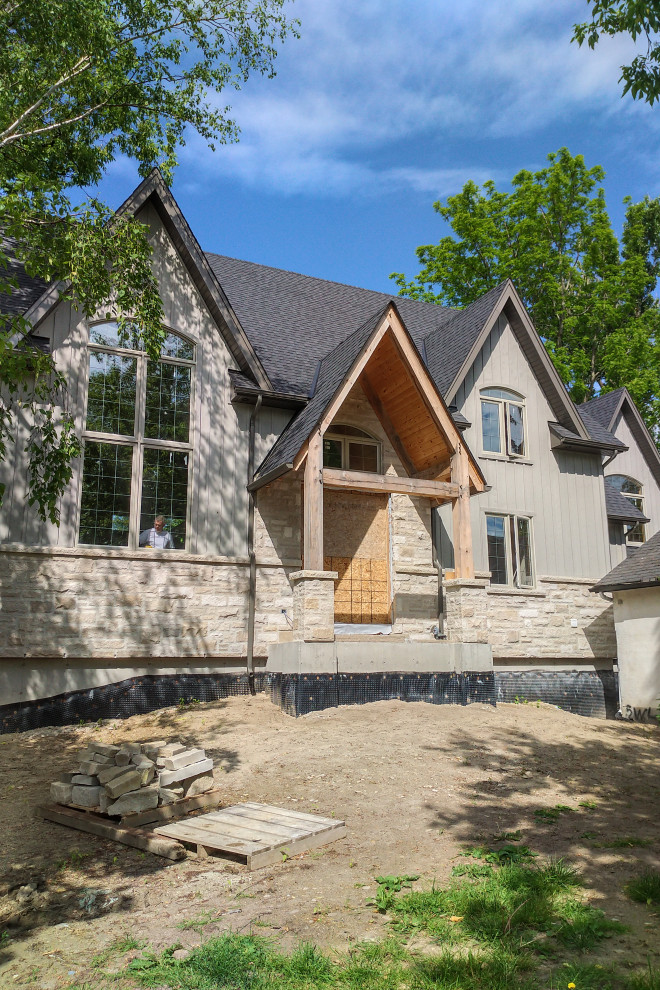 BOARD & BATTEN MAIBEC SIDING PORT PERRY, ON Traditional Exterior Toronto by Munro