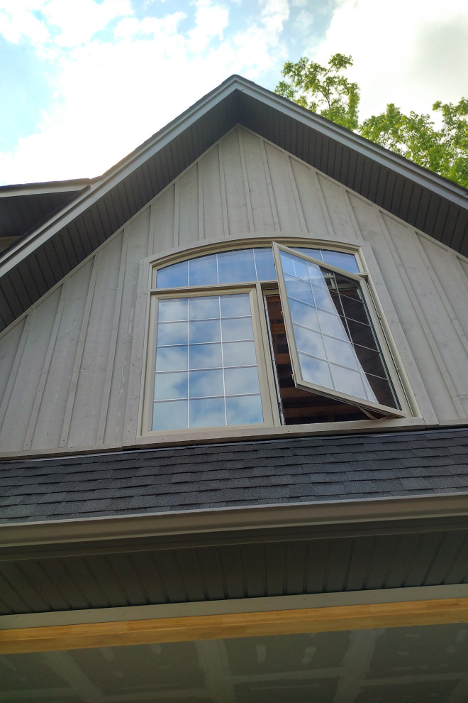 BOARD & BATTEN MAIBEC SIDING PORT PERRY, ON Traditional Exterior Toronto by Munro