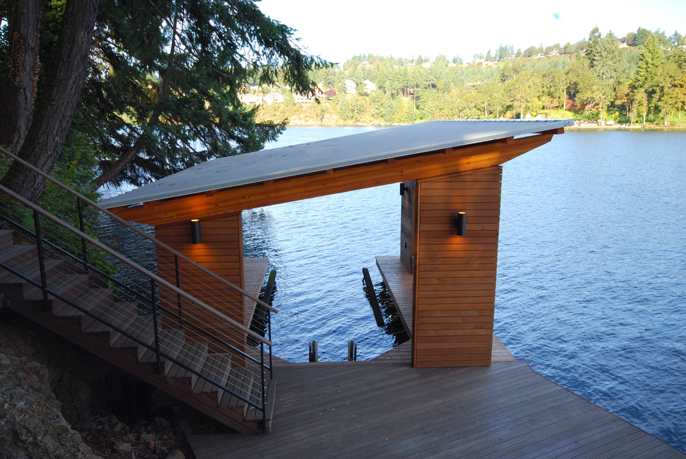 Inspiration pour une petite façade de maison minimaliste en bois de plain-pied avec un toit en appentis.