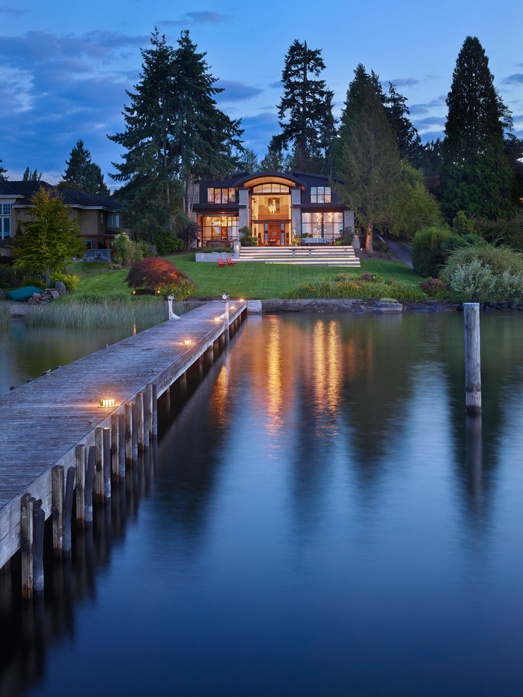 Design ideas for an expansive contemporary bungalow house exterior in Seattle.