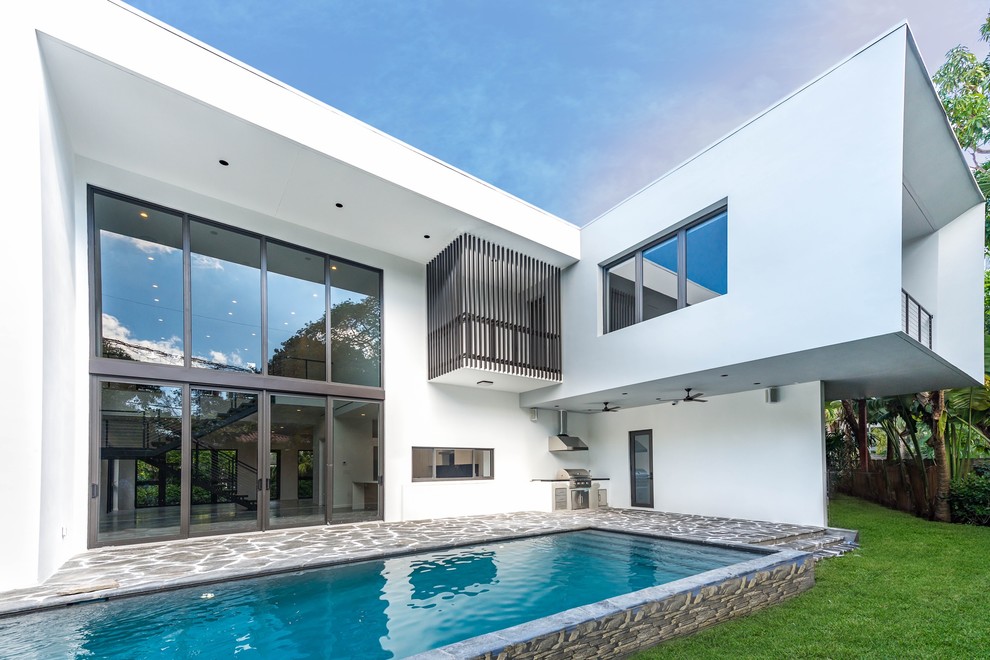 Zweistöckiges Modernes Einfamilienhaus in Miami