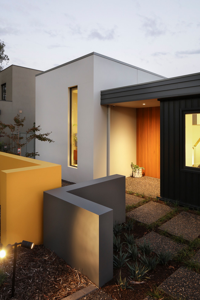 Photo of a medium sized contemporary house exterior in Canberra - Queanbeyan.