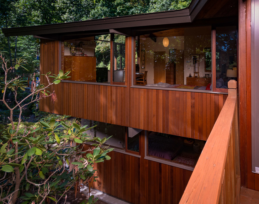 Kleine, Einstöckige Rustikale Holzfassade Haus in New York