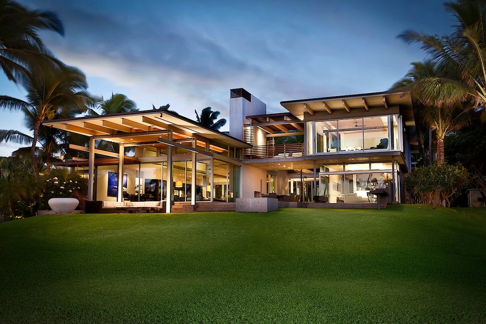 ハワイにあるコンテンポラリースタイルのおしゃれな家の外観の写真