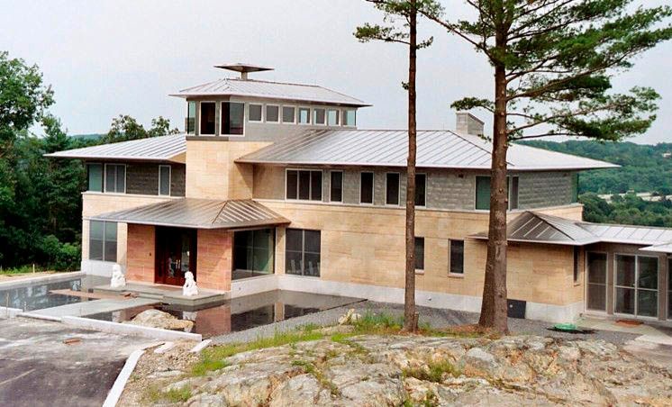 Свежая идея для дизайна: большой, двухэтажный, бежевый дом в современном стиле с облицовкой из камня и вальмовой крышей - отличное фото интерьера