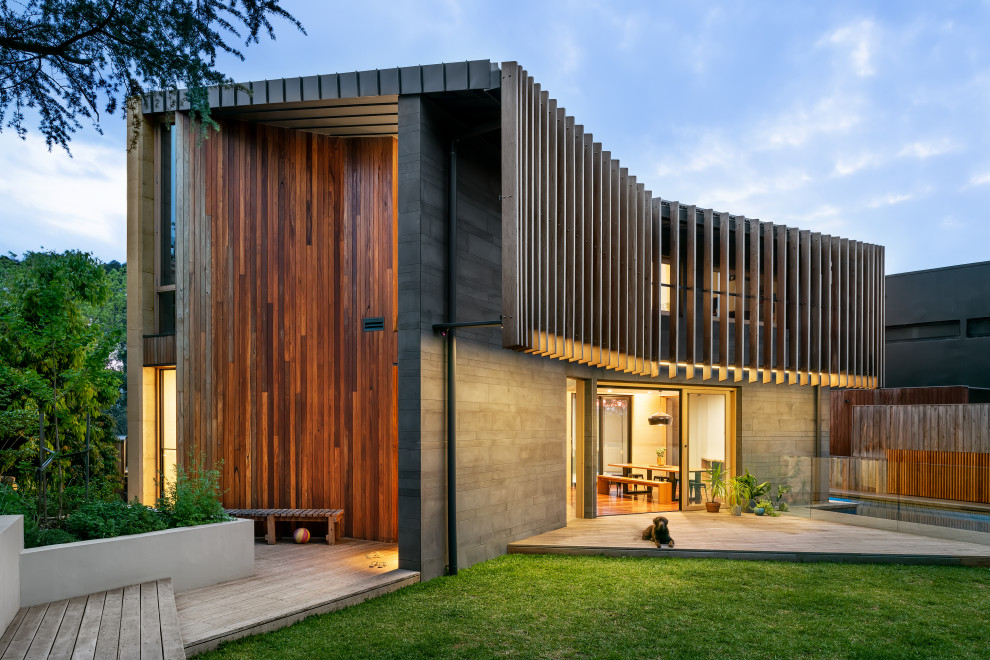 Свежая идея для дизайна: огромный, двухэтажный, серый частный загородный дом в современном стиле с плоской крышей - отличное фото интерьера