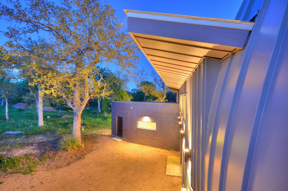 Example of a mid-sized minimalist gray one-story metal exterior home design in Austin