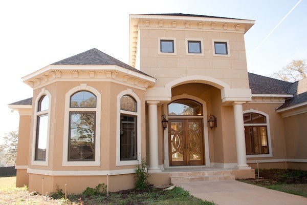 Large and beige classic bungalow render house exterior in Atlanta.