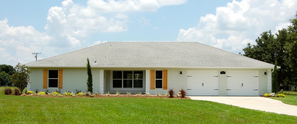 Large and green country bungalow house exterior in Orlando with vinyl cladding.