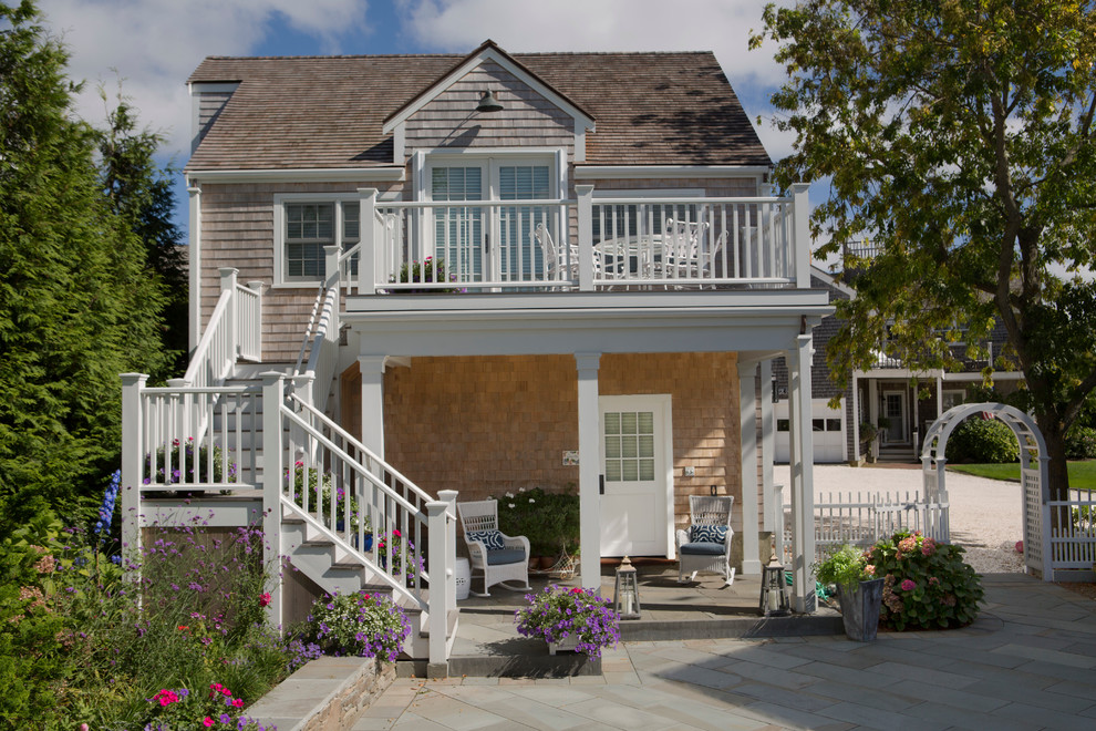 Источник вдохновения для домашнего уюта: большой, двухэтажный, деревянный, серый дом в морском стиле